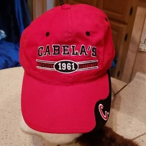 Cabelas outfitter red and black hat cap